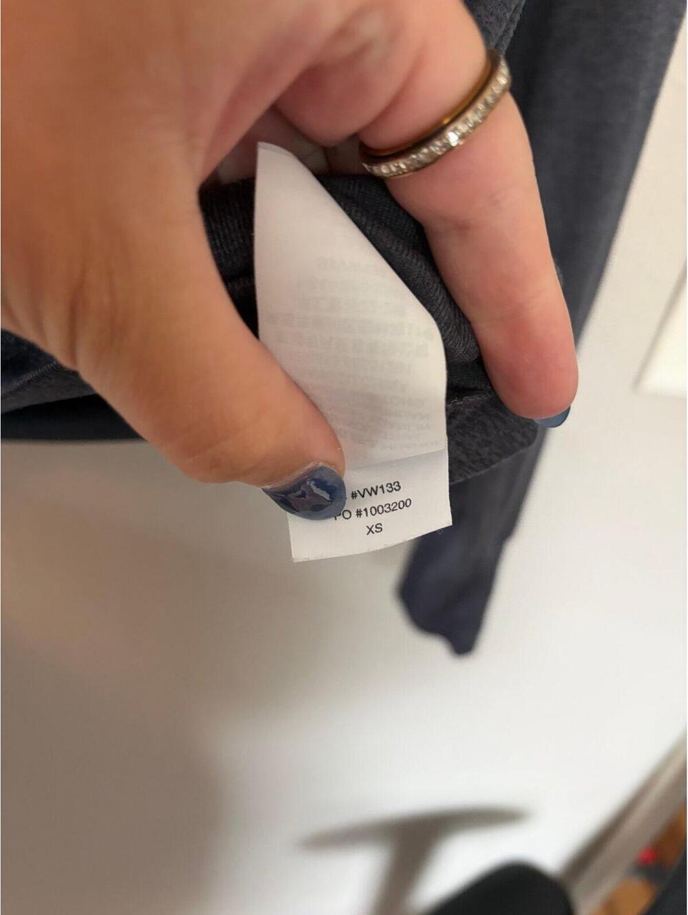 Vuori Daydream Crew Heather Navy size XS. More of a Lightweight Long Sleeve. Co - Picture 2 of 6